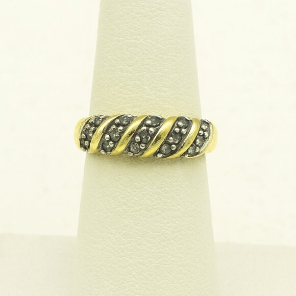 Jewelry - Vintage 14K Gold and Diamond Band Size 7 EUC